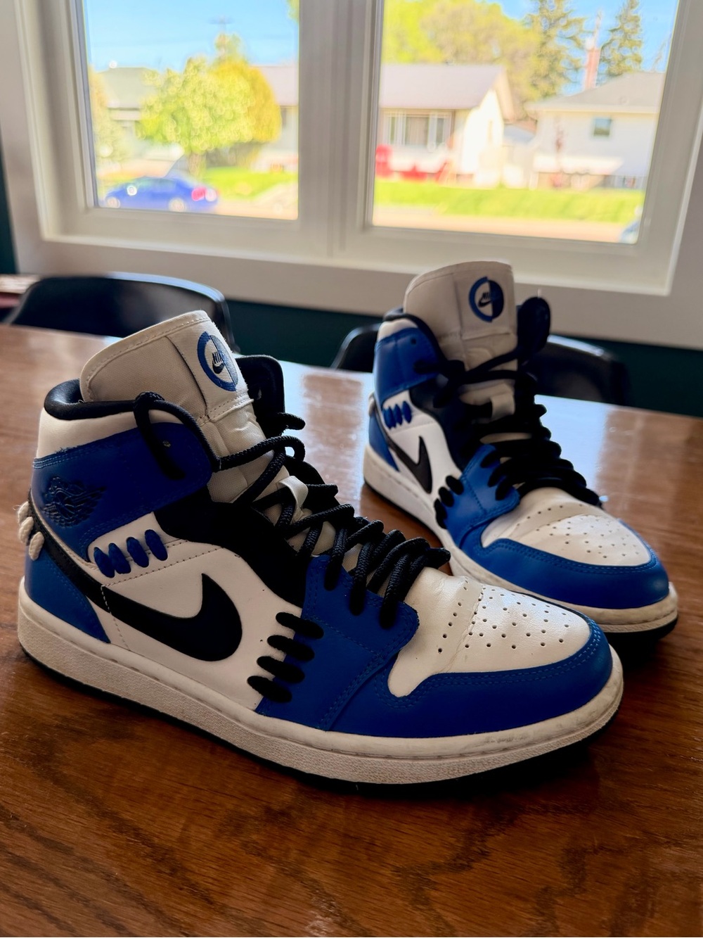 JORDAN 1 Mid "Sisterhood" Sneakers